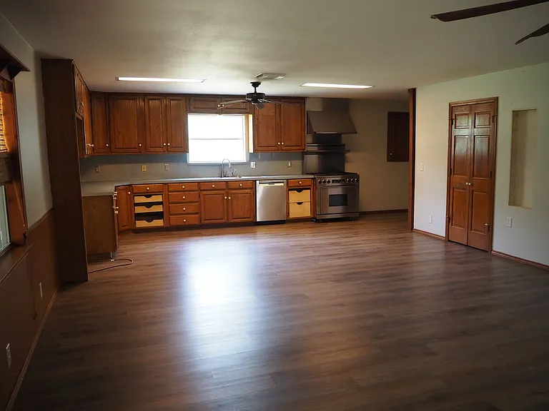 7118 FM 2931 — Photo 10