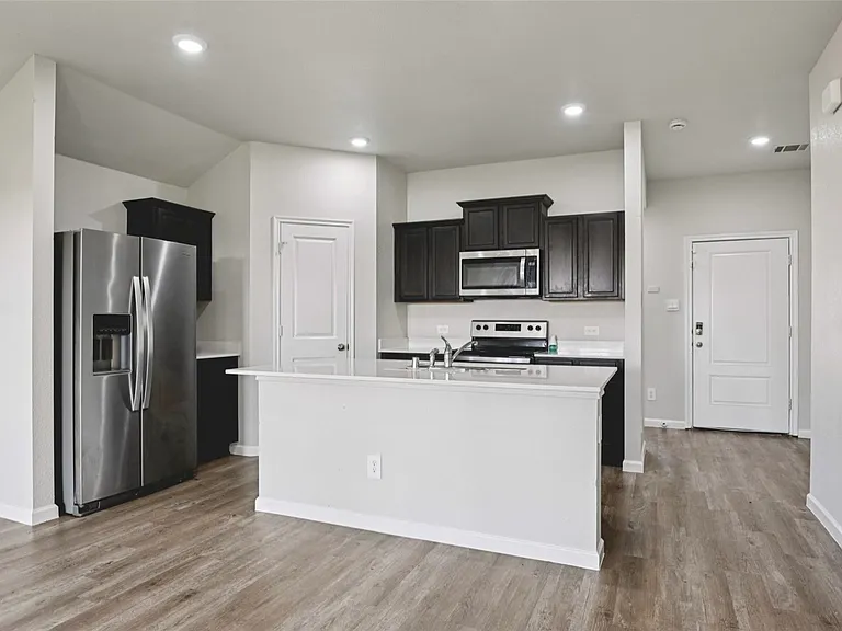 844 Jett Dr — Photo 6