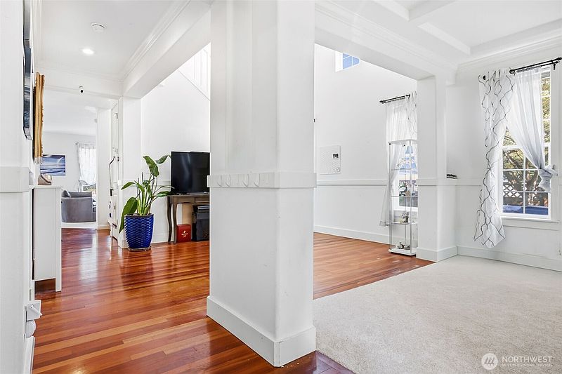 3rd image of 1825 Redmond Place NE
