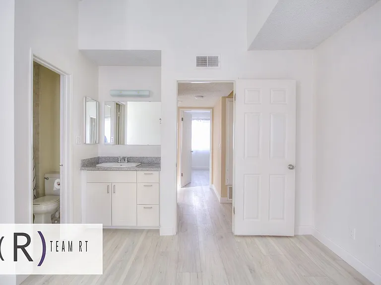 2020 20th St #6 — Photo 40