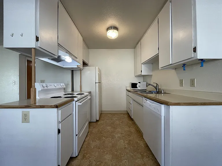 458 Nord Ave #14 — Photo 4