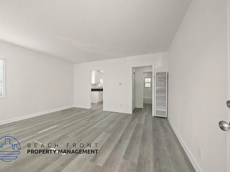 249-251 W Pomona Blvd — Photo 19