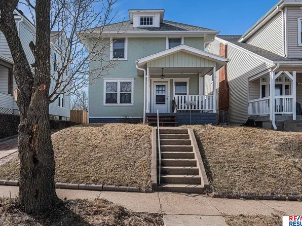 912 S 33rd St, Omaha, NE 68105