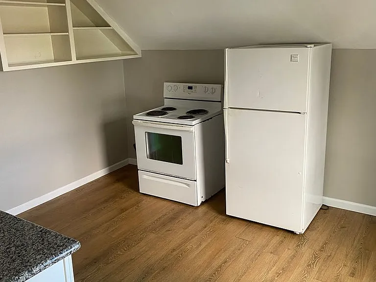 100 Commercial Ave — Photo 7