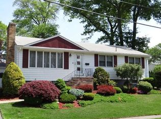 6 Sunset Dr, Saugus, MA 01906