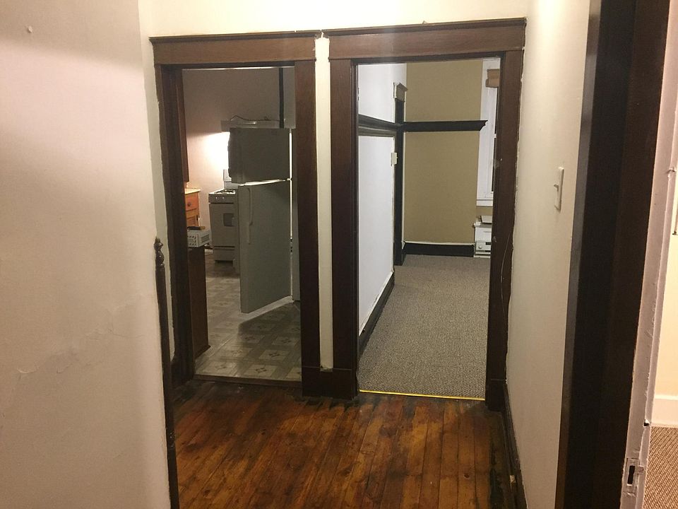 kitchen/dining room from hallway