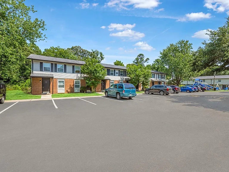 Carolina Breeze Apartments — Photo 14