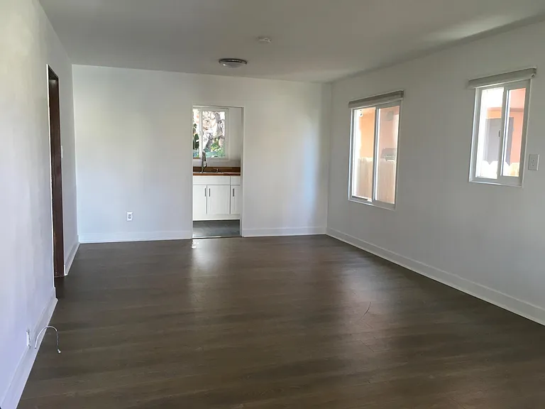4361 Chase Ave — Photo 6