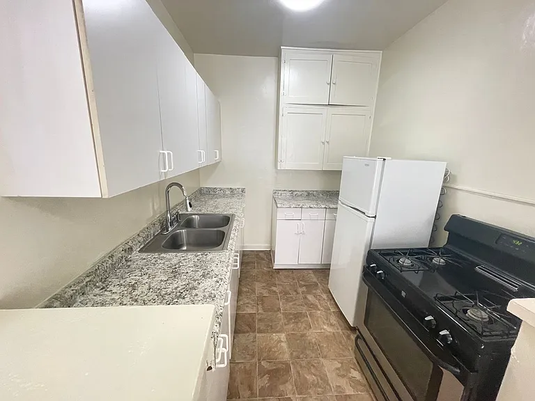 410 S Glendale Ave — Photo 11