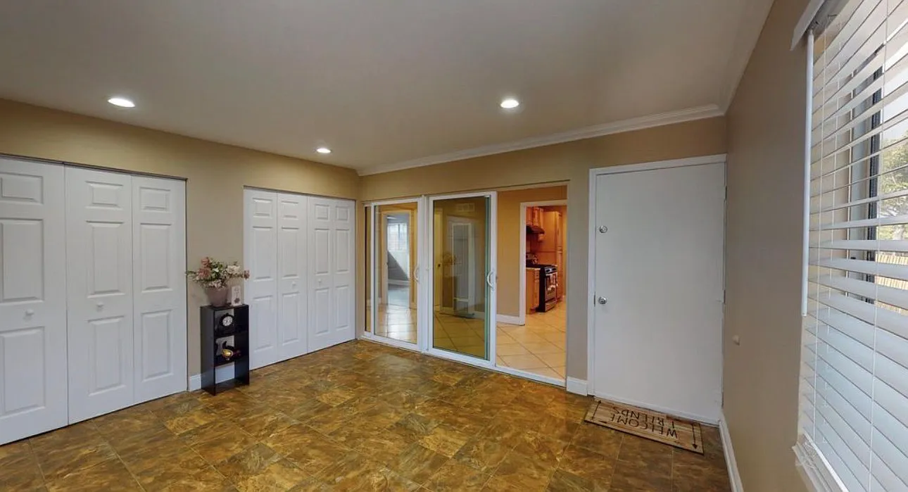 1 bed, 813 sqft, $2,200 — Photo 2