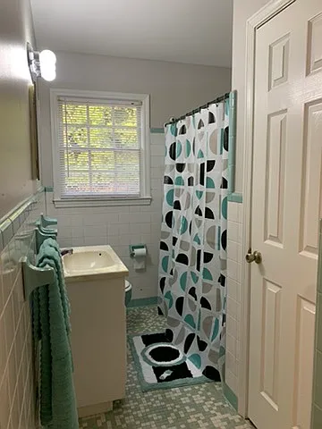 5 bed, 2411 sqft, $750 — Photo 3