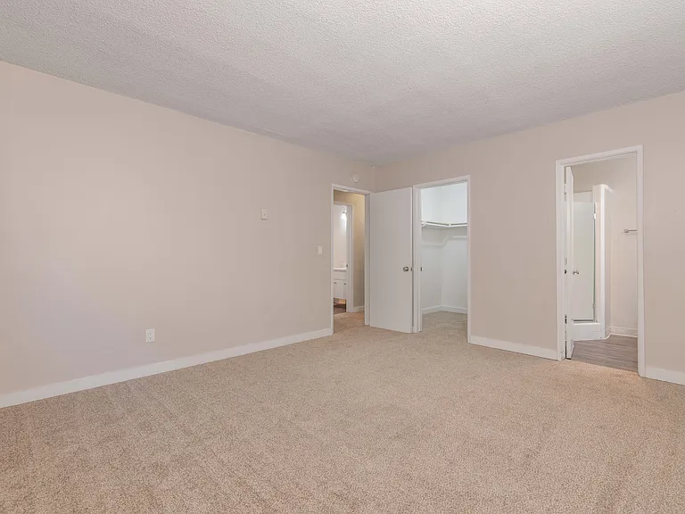Villa Knolls Apartments — Photo 10