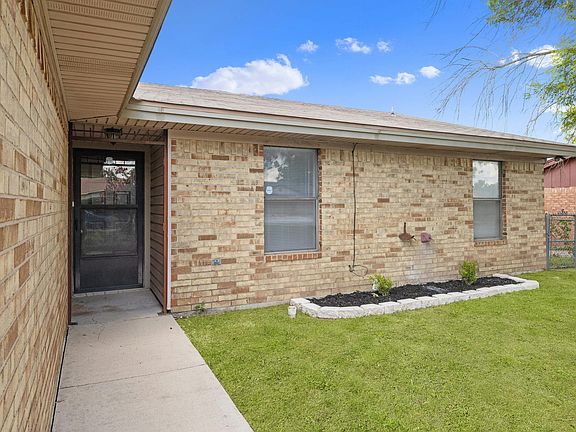 4th image of 2205 Lamplight Dr