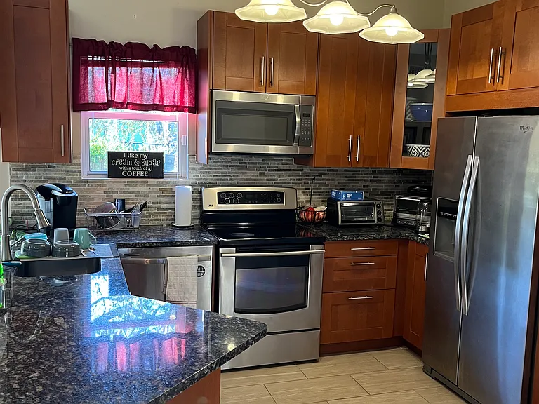 3414 Caroline St — Photo 2