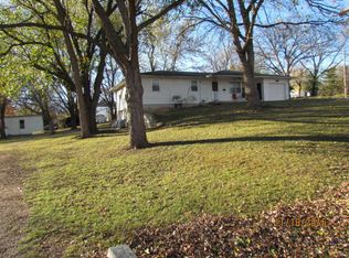 1303 James St, Carthage, MO 64836