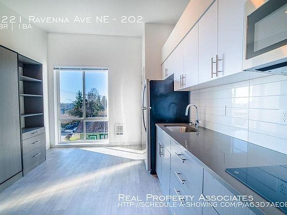 4th image of 5221 Ravenna Ave NE #102