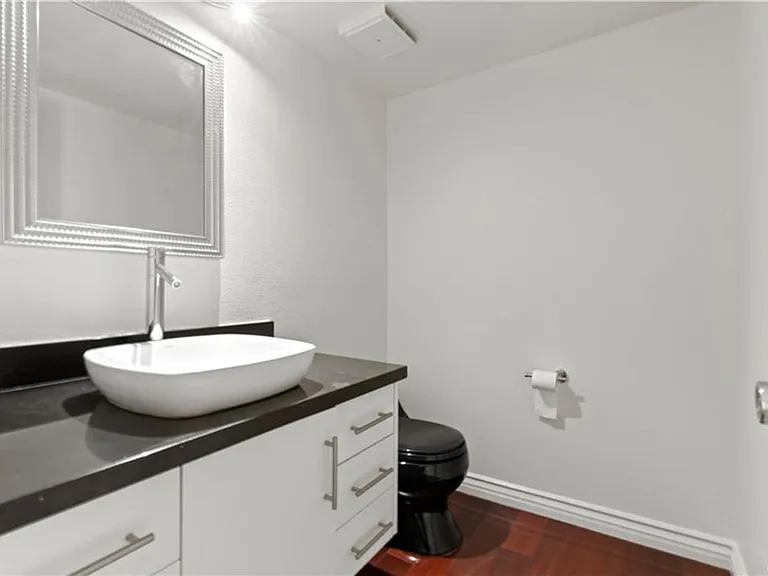 13243 Vanowen St #3 — Photo 8