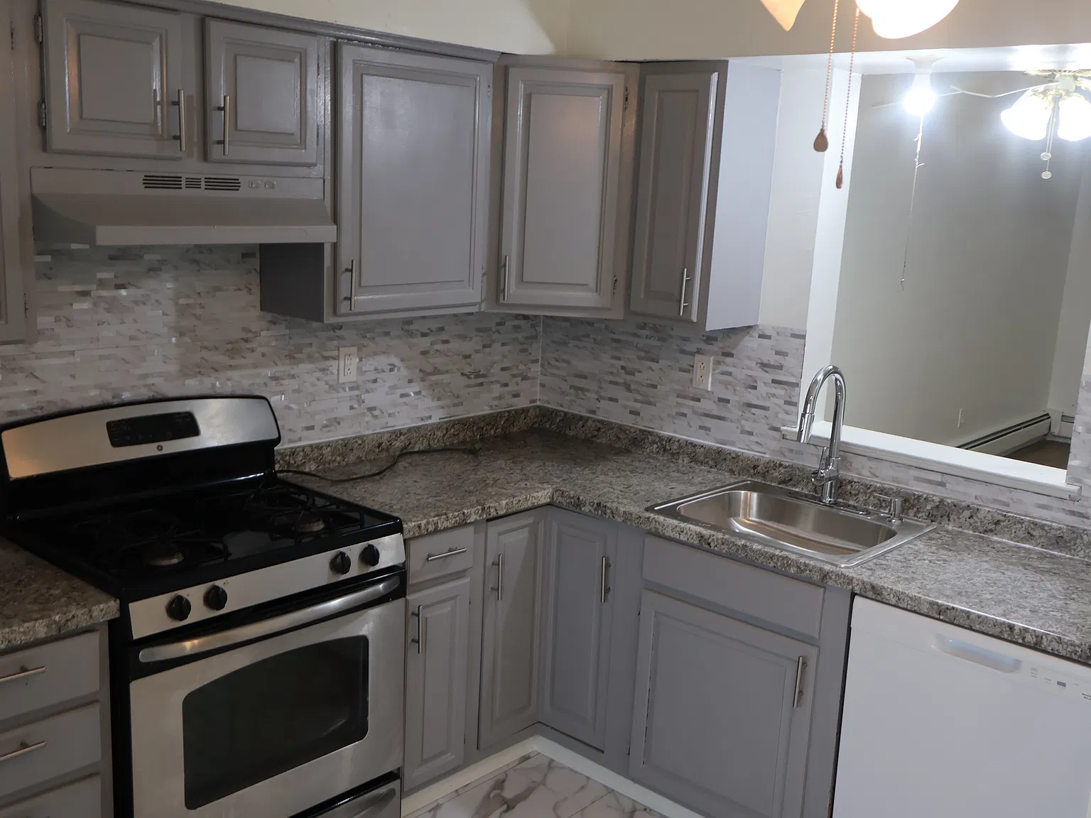 3 bed, 1280 sqft, $2,900 — Photo 3