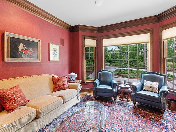 5th image of 3547 St James Drive SE