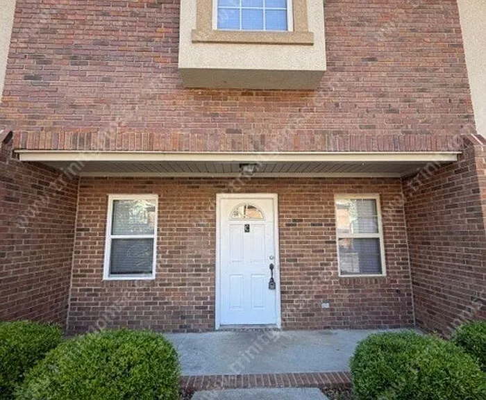415 Nelson Dr #C — Photo 1