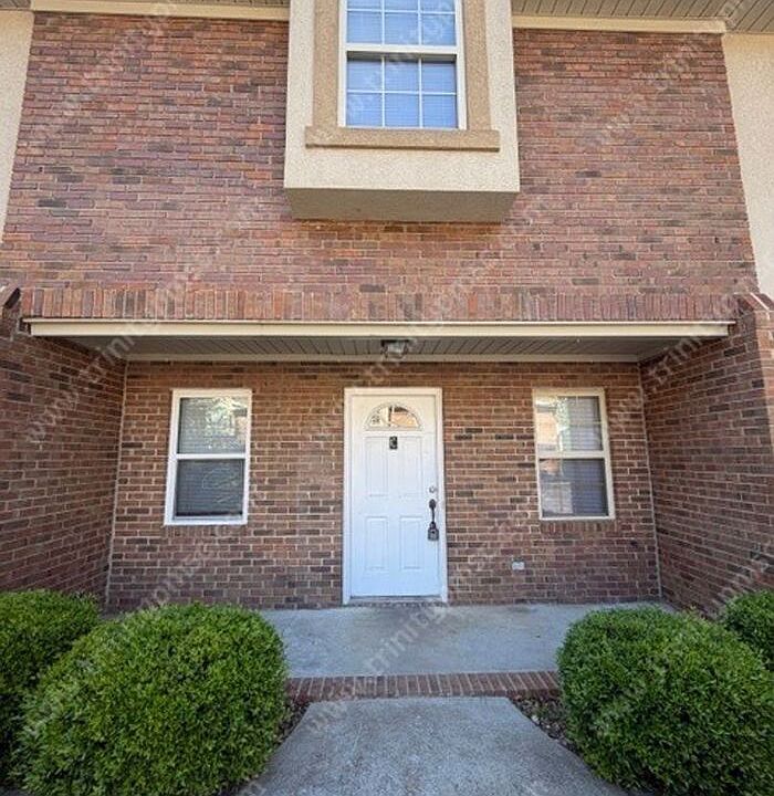 1st image of 415 Nelson Dr APT C