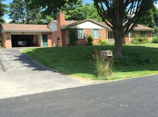 138 Old Pine Cir, Racine, WI 53402