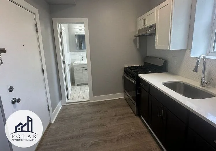 3 bed, 800 sqft, $2,150 — Photo 4
