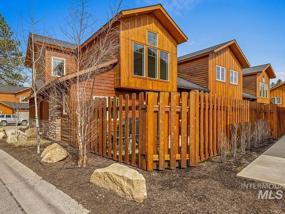 1st image of 609 Blue Water Cir