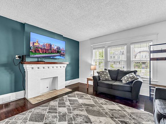 3rd image of 176 Commonwealth Ave #1