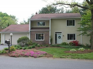 1306 Country Club Dr, Lancaster, PA 17601