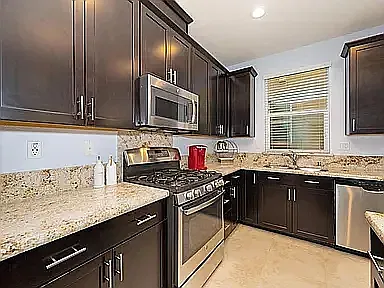 4 bed, 1658 sqft, $2,790 — Photo 3