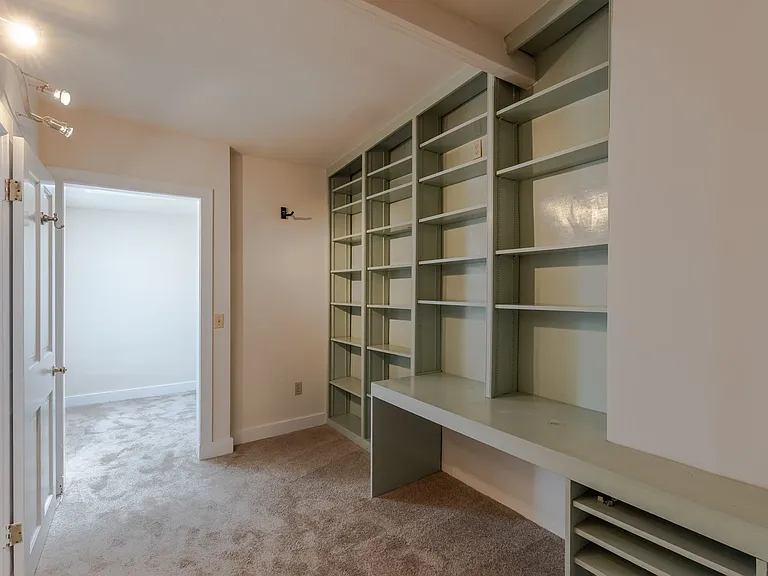 833 S Bond St — Photo 26