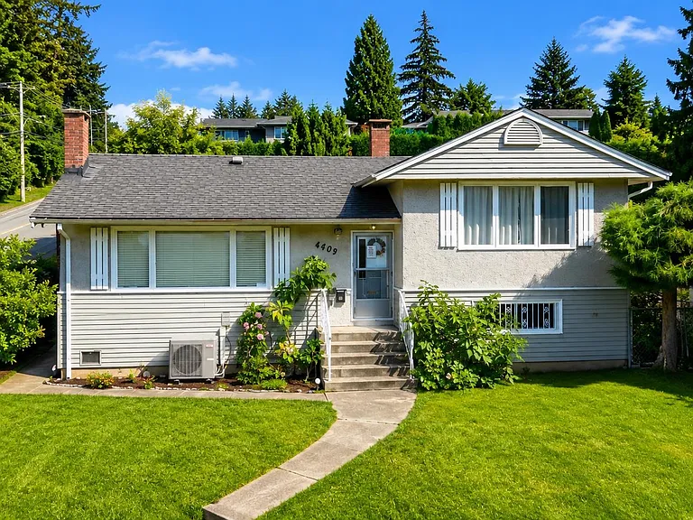 4409 Marine Dr — Photo 9