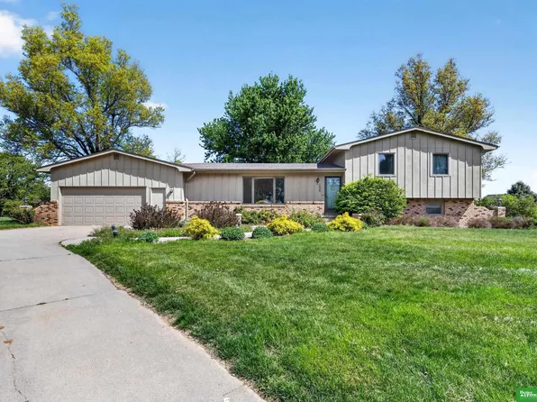 1026 Skyline Dr, Fremont, NE 68025