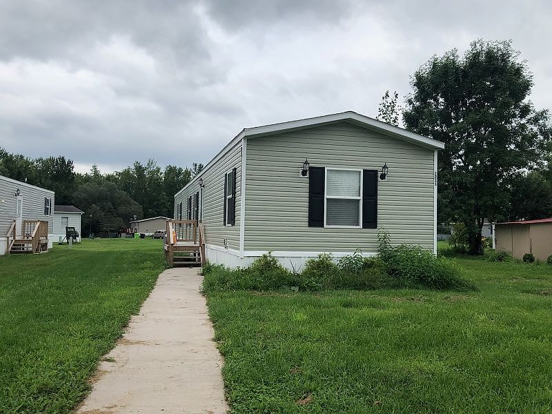 2nd image of 1211 Cheshire Ct