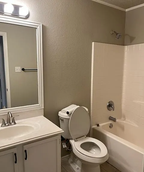 1579 Crown View Dr — Photo 12