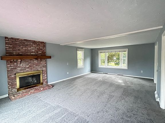 5th image of 42 Edgewood Rd