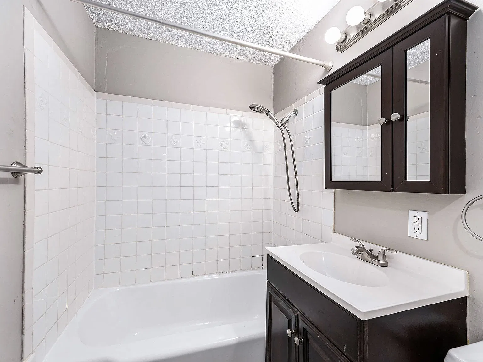 Manor Ridge — Photo 1