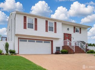 12 Jay Ct, Hazlet, NJ 07730