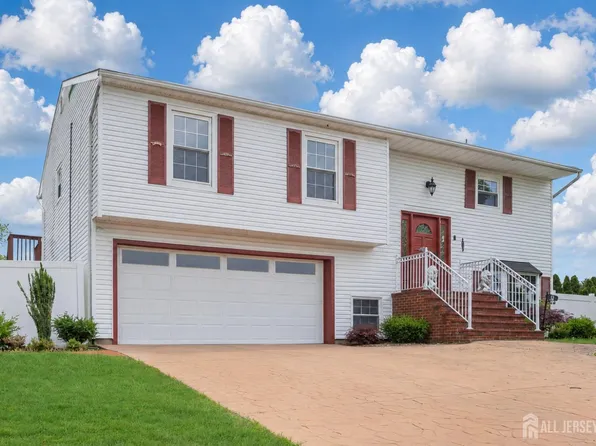 12 Jay Ct, Hazlet, NJ 07730