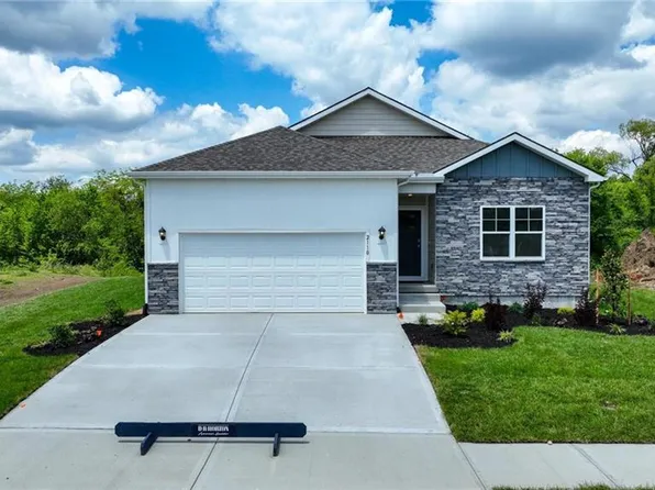 17765 Red Bird St, Gardner, KS 66030