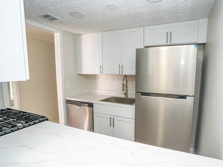 2 Bed 1.5 Bath Garden (4)