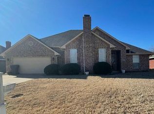 1607 Southern Hills Dr, Ardmore, OK 73401