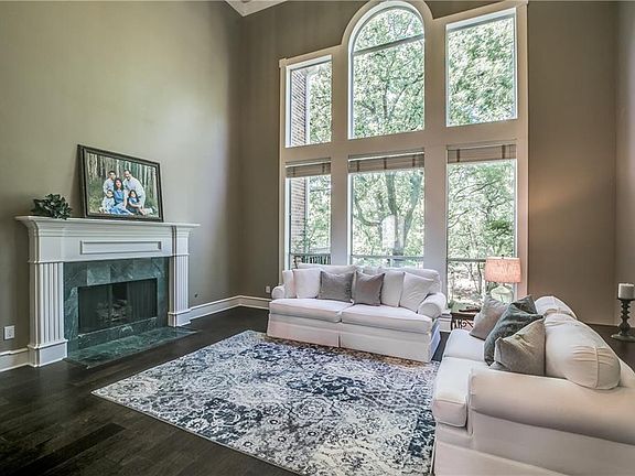 5th image of 806 Woodhaven Dr