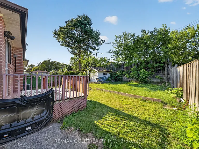 204 Taysham Cres #UPPER — Photo 12