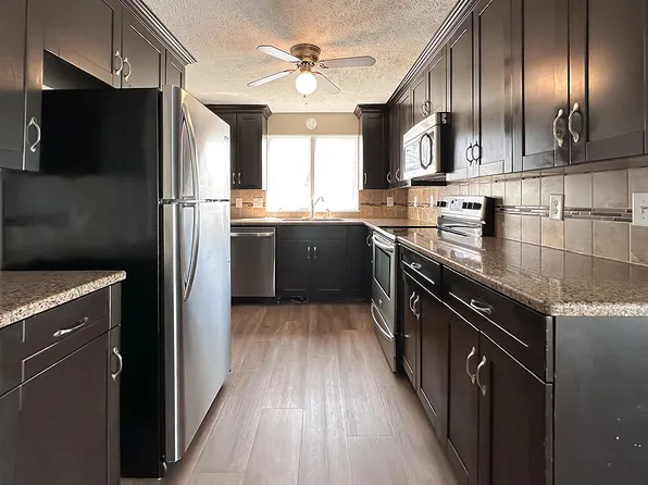 5904 T St, Omaha, NE 68117