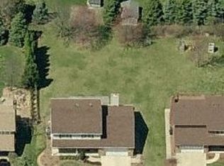 903 Colonade Rd, Shorewood, IL 60404