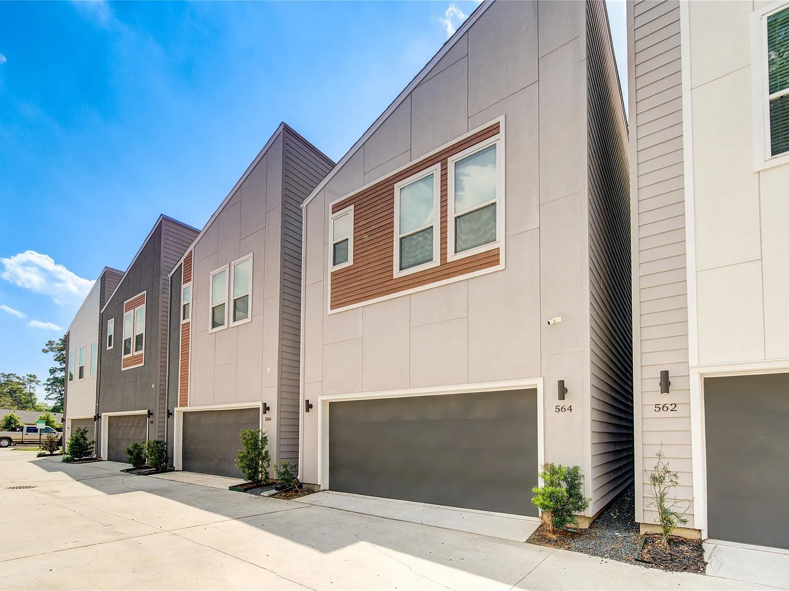 3 bed, 2.5 bath, 1428 sqft, $2,350 — Photo 3