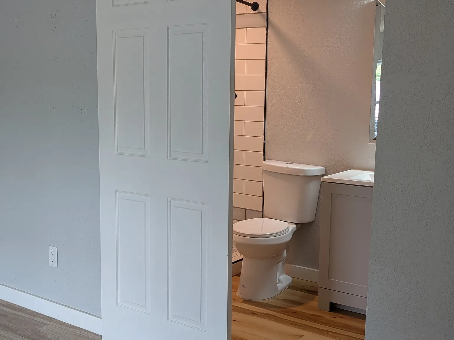 3 bed, 1100 sqft, $1,950 — Photo 3