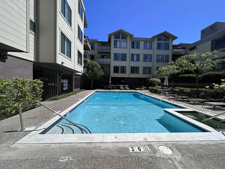 500 Poplar Avenue (903r) — Photo 4